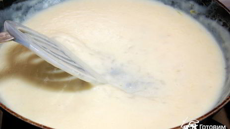 курица в сливочном соусе под крышкой из слоеного теста