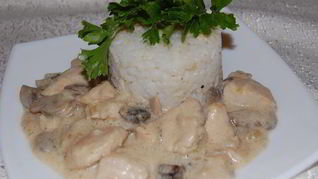 Курица в сметане с грибами