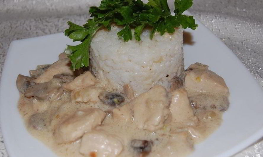 Рецепт курицы в сметане с грибами