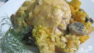 Курица, запеченная с грибами и тыквой