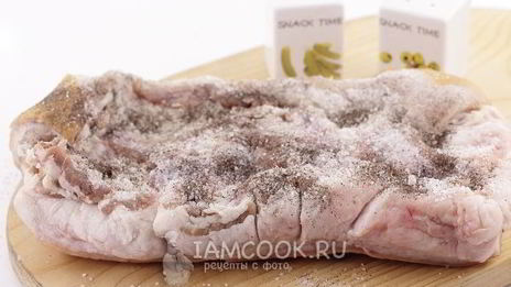 сало, запеченное в духовке в фольге