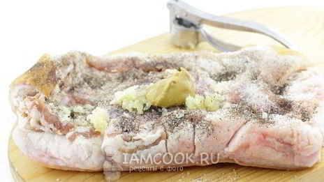 сало, запеченное в духовке в фольге