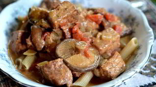 Свинина с паприкой и грибами шиитаке