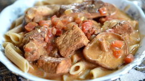 свинина с паприкой и грибами шиитаке