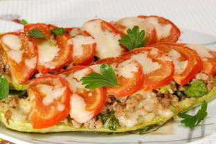 Свиной фарш с кабачками в духовке