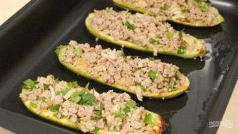 свиной фарш с кабачками в духовке