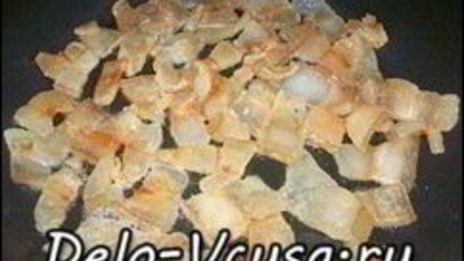 свиной смалец с чесноком и черным перцем