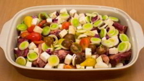 свиные ребрышки, запеченные с овощами