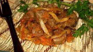 Телятина тушеная по-румынски с сельдереем