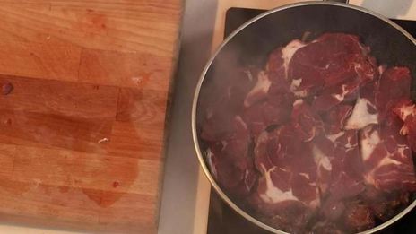 тушеная баранина с виноградными листьями