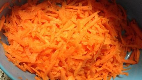 тушеное мясо с гречкой и овощами