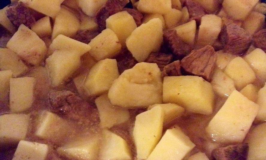 Рецепт тушеного мяса с картофелем и лавровым листом