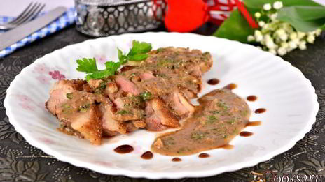 утиная грудка с орехово-гранатовым соусом