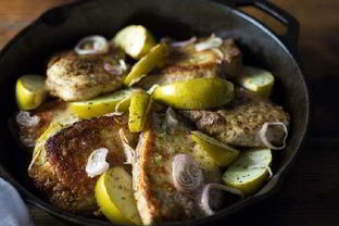 Запеченая шейка с яблоками