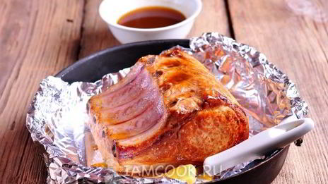 запеченная свиная корейка в мандариновом соусе