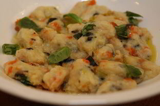 Ньокки с морковью и оливками