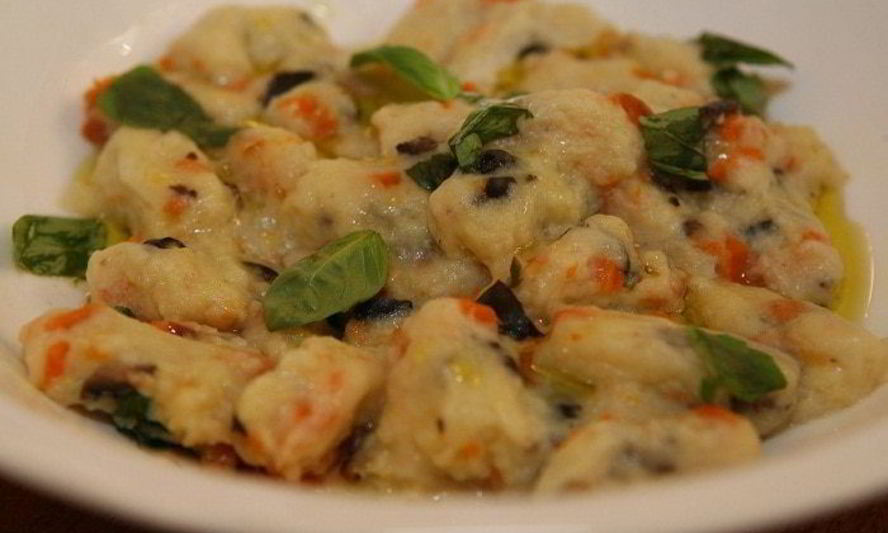 Рецепт ньокков с морковью и оливками
