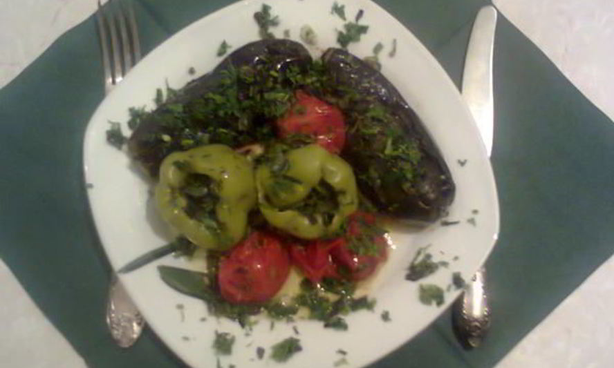 Рецепт баклажанов и перец болгарский, начиненные зеленью