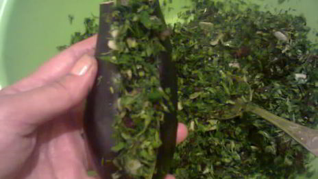 баклажаны и перец болгарский, начиненные зеленью