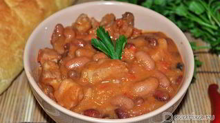Фасоль с мясом в томате