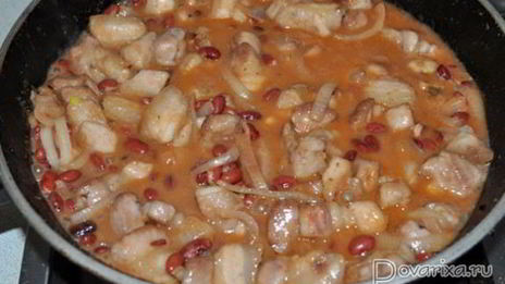 фасоль с мясом в томате