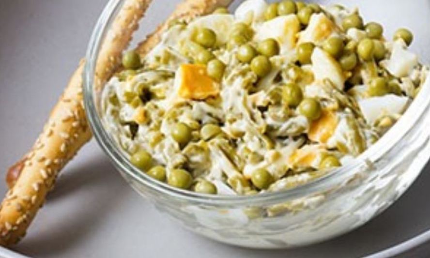 Рецепт горошка по-парижски с зеленой фасолью и яйцом