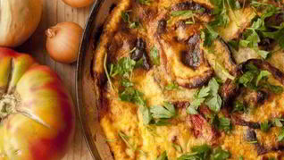 Греческая мусака с баклажанами и картофелем