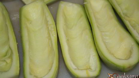 кабачки с сочной начинкой
