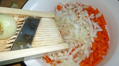 кабачки тушеные с морковью и луком