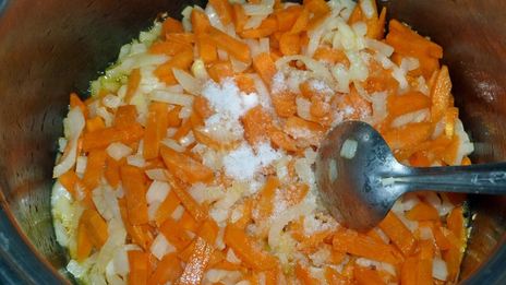 кабачки тушеные с морковью и луком