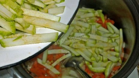 кабачки тушеные с морковью и луком