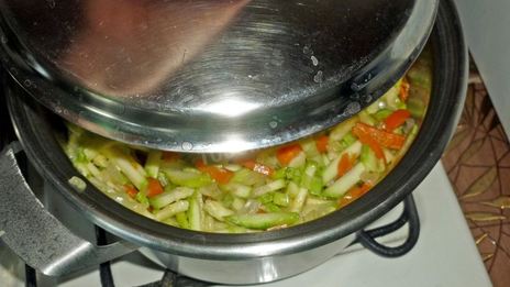 кабачки тушеные с морковью и луком