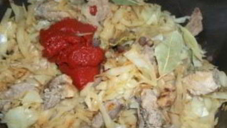 капуста со свининой
