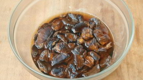 картофель запеченный с грибами в ароматных травах