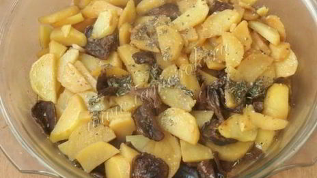 картофель запеченный с грибами в ароматных травах