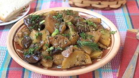 картофель запеченный с грибами в ароматных травах