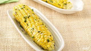 Кукуруза, запеченная в рукаве