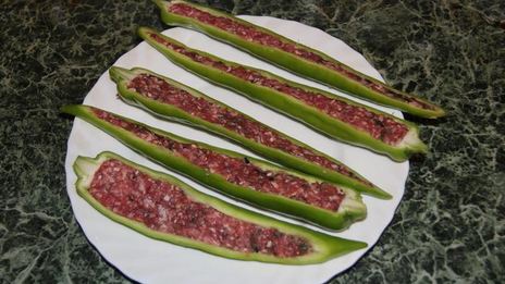 острый перец, фаршированный мясом, в кляре