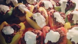 Перец, фаршированный бараньим и говяжьим фаршем