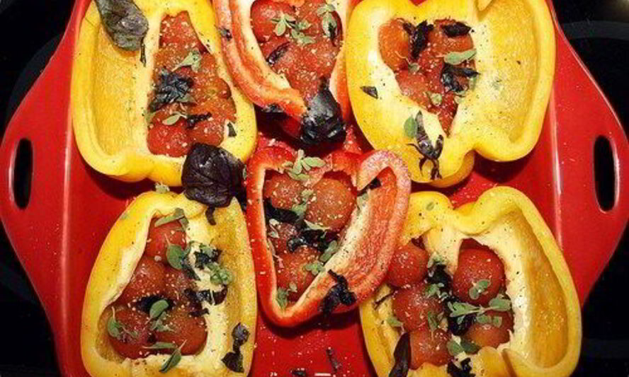 Рецепт перца запеченого с томатами черри, базиликом и майораном