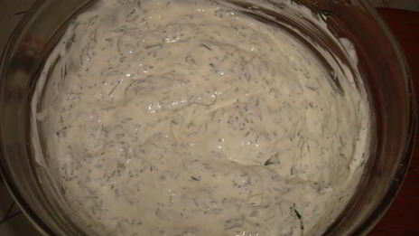 перцы фаршированные с беконом и сметанным соусом