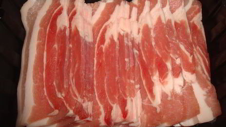 перцы фаршированные с беконом и сметанным соусом