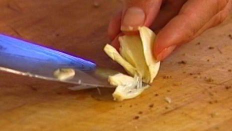 спаржа с ветчиной, запеченная в сухарях