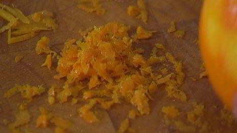 спаржа с ветчиной, запеченная в сухарях