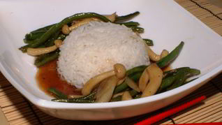 Стручковая фасоль с грибами шимеджи