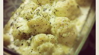 Цветная капуста в сливочном соусе, запеченная с сыром