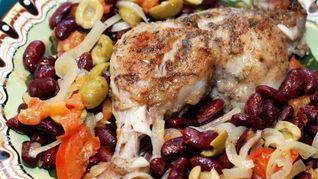 Тушеная фасоль с курицей