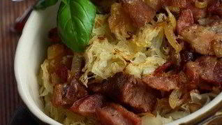 Тушеная капуста с беконом