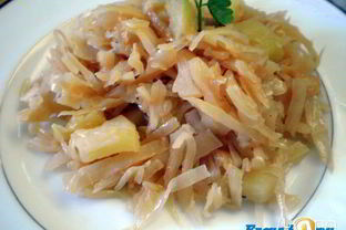 Тушеная капуста с яблоками