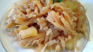 Тушеная капуста с яблоками